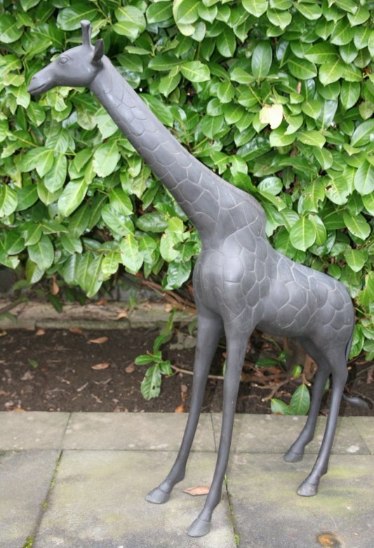 Giraffe aus Bronze