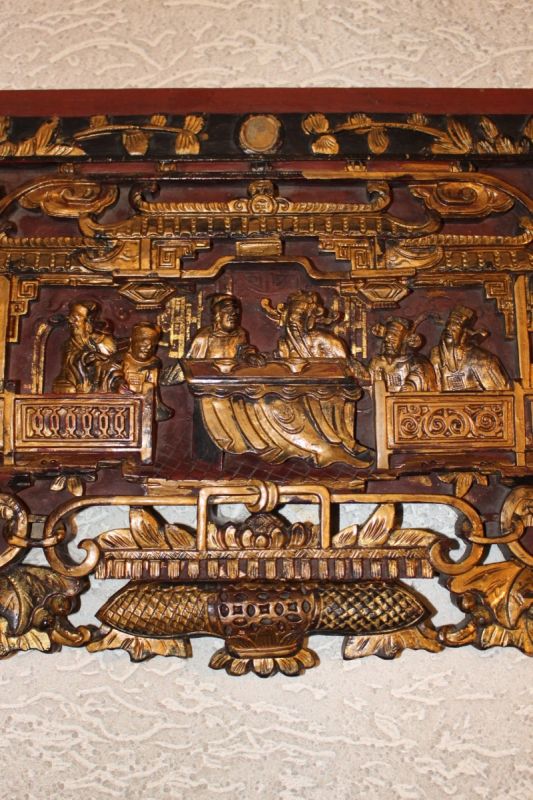 Holzfries aus China, ca. 80 Jahre alt. Maße: 197 x 33 x 4 cm