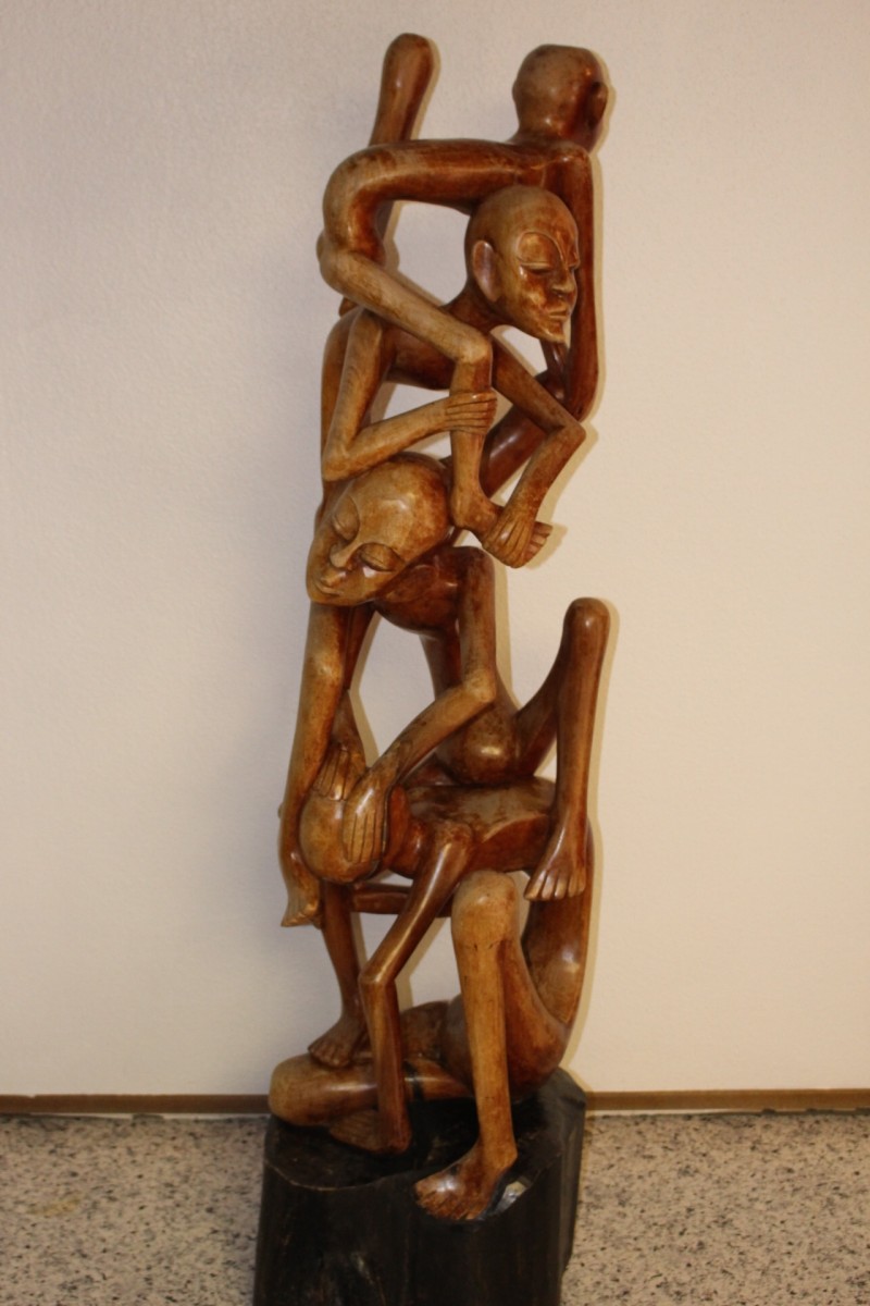 Holz Skulptur aus Java, Indonesien. Maße:  150 x 50 x 40 cm