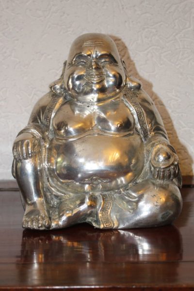 Happy Buddha / Dickbauch Buddha, aus Bronze, versilbert. Größe 24,5 x 22 x 16,5 cm
