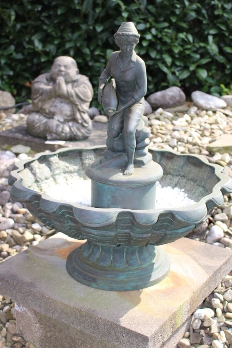 Jugendstil Brunnen aus Bronze. Größe: 65 x 58 x 58 cm