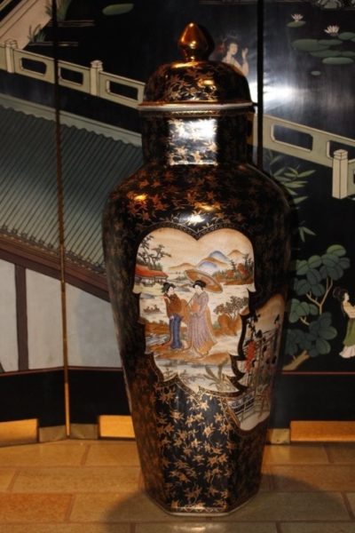 Imari Deckelvase aus Japan, 86 x 30 cm