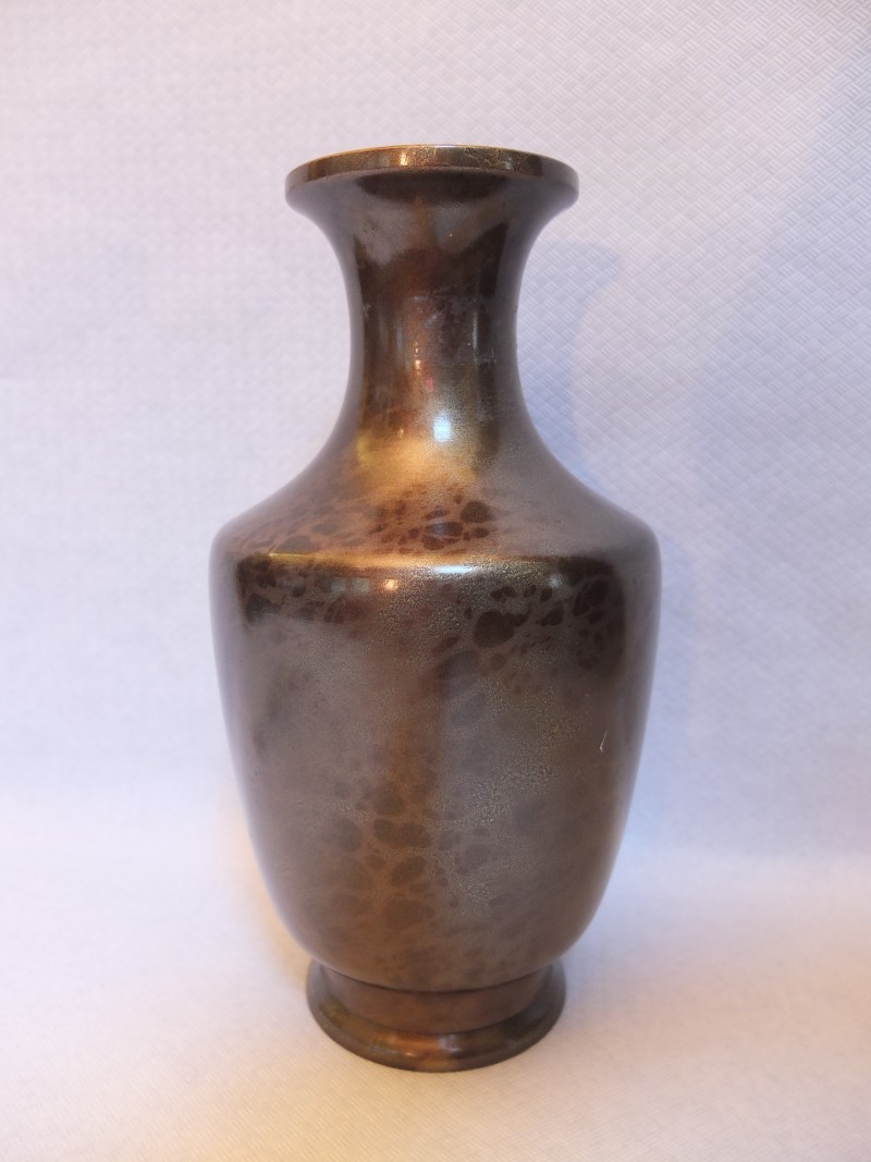 Massive Bronze Vase Material: Bronze Herkunft: China Maße: 23 x 11 cm