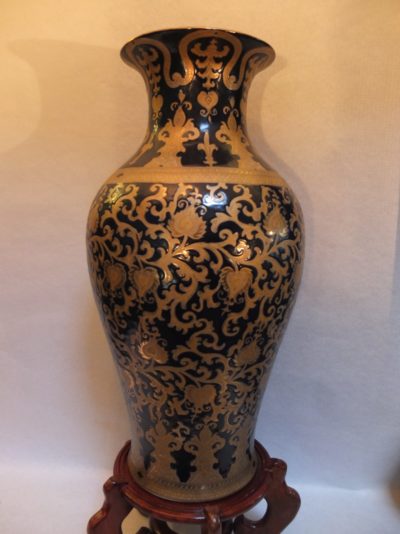 Große antike Vase mit aufwendige Bemalungen Material: Porzellan Herkunft: China Maße: 61 x 30 cm Sockel optional erhältlich