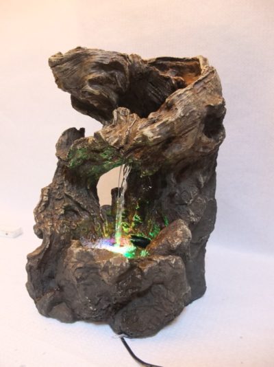 Zimmerbrunnen / Wasserspiel mit Beleuchtung, Strombetrieben Material: Holz / Kunststoff Herkunft: China Maße: 35 x 24 x 18 cm