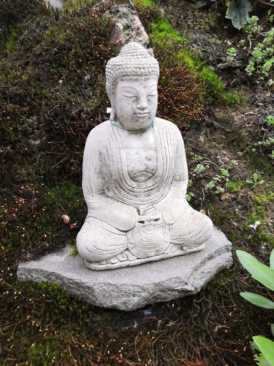 Buddha sitzend aus Beton, 44 cm Material: Beton Maße: 44 x 29 x 20 cm Gewicht: 25 kg