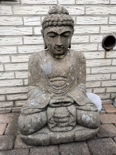 Buddha aus Stein, 77 cm Material: Stein Maße: 77 x 47 x 31 cm Gewicht: 50 kg