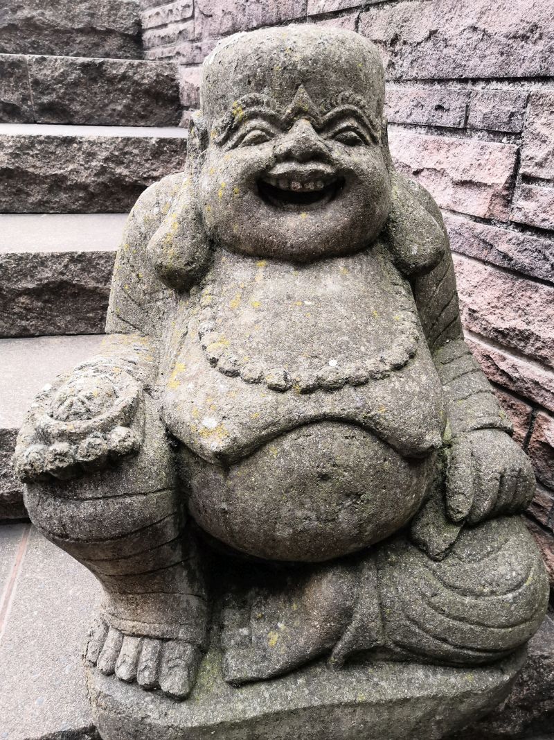 Happy Buddha aus Stein, 60 cm Material: Stein Maße: 60 x 40 cm Gewicht: 50 kg