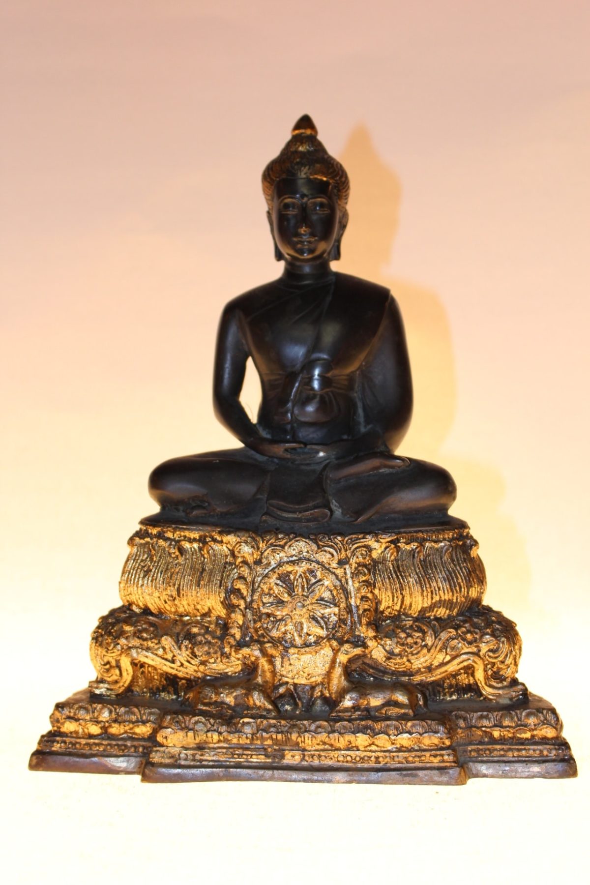 Dunkler Bronze Buddha, 25 x 21 x 12,5cm